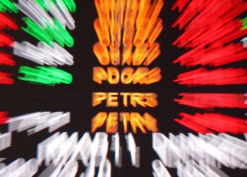 Bolsa cai 1,19%, e dólar fecha estável com tensão no Oriente Médio