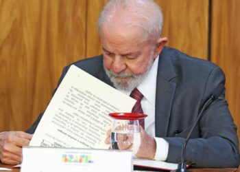 Lula veta lei que reconhece estágio como experiência profissional