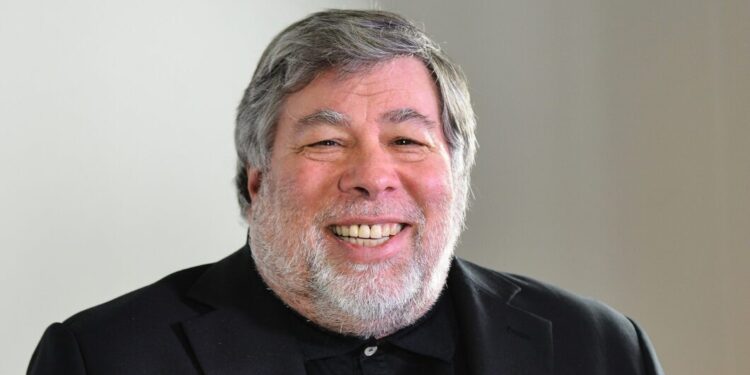 Steve Wozniak passa ileso e até recebe aplausos ao falar de IA