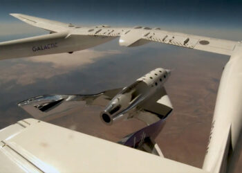 Virgin Galactic realiza teste em avião espacial antes de retomar voos comerciais