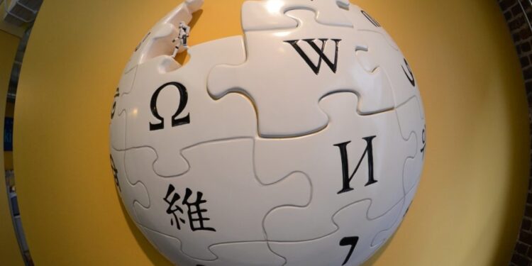 Editores da Wikipédia ameaçam greve inédita após demissões na fundação